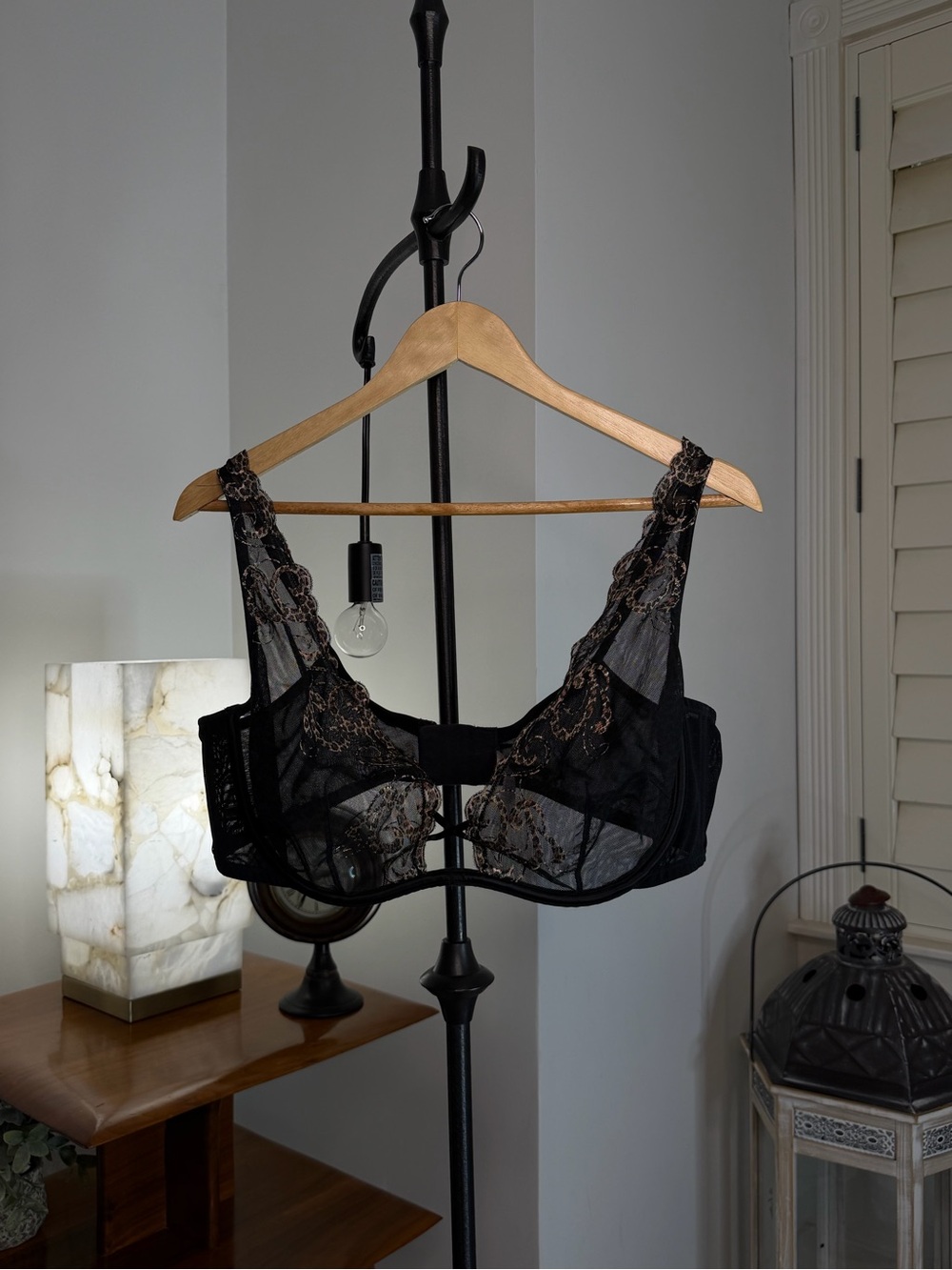 CaCIQUE Size 42D Black Unlined Bra.